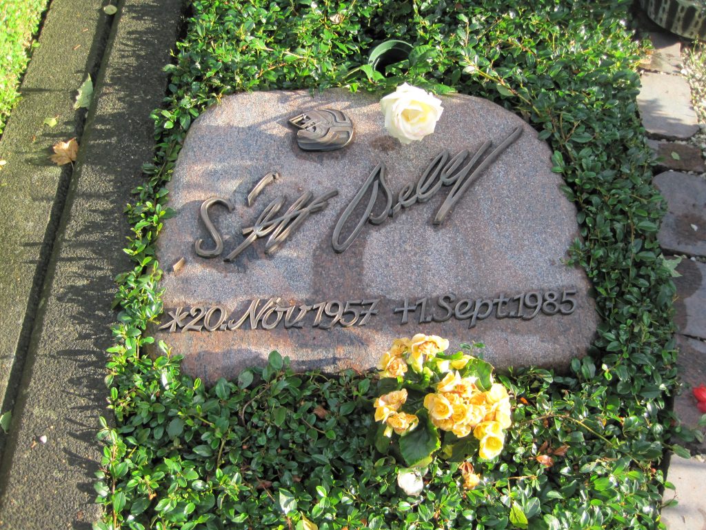 Grabstein_Stefan_Bellof_Neuer_Friedhof_Gießen_2